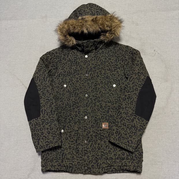 칼하트Wip  레오파드 트래퍼 파카