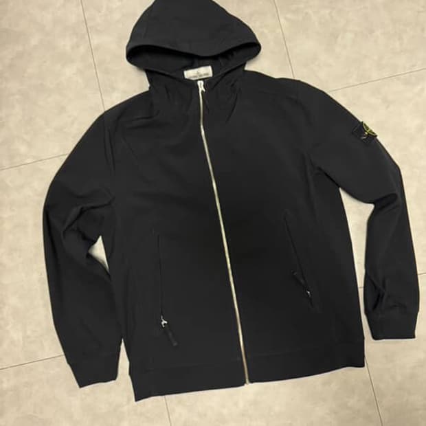 스톤아일랜드 라이트 소프트쉘 후드 집업 L