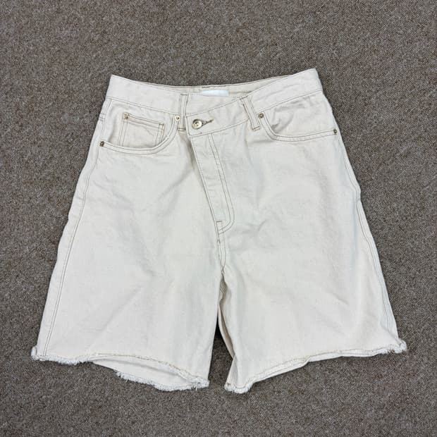 H&M 아이보리 컷오프 데님 반바지