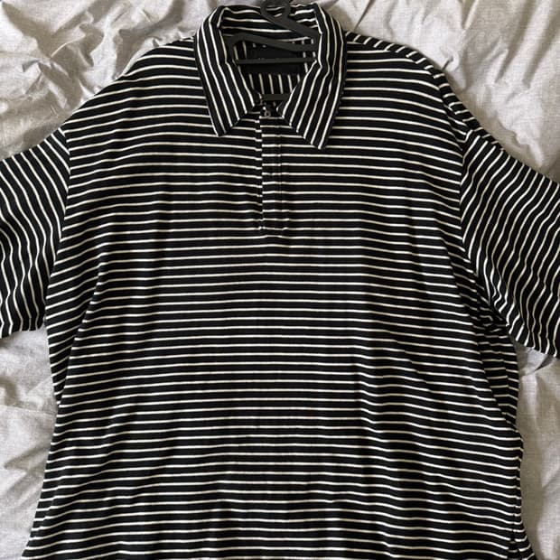 카미엔 스트라이프 폴로 블랙