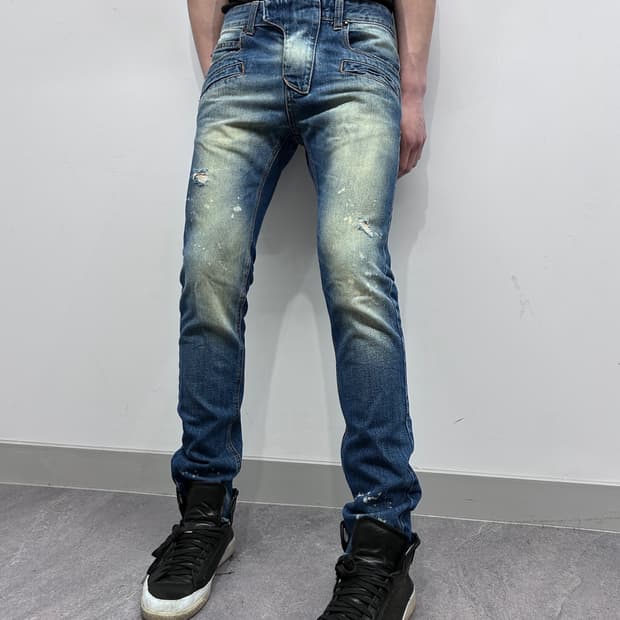 피에르 발망 컷 아웃 페인트 스플래터 워싱 데님