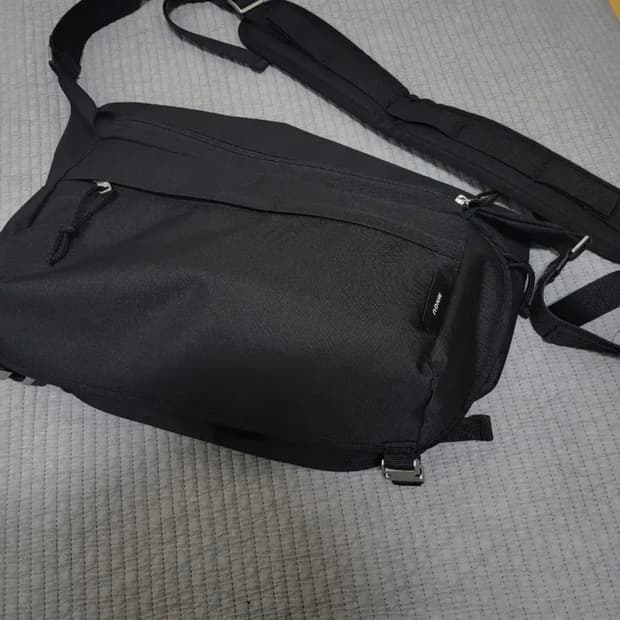 MNGU 블랙 메신저백 크로스백