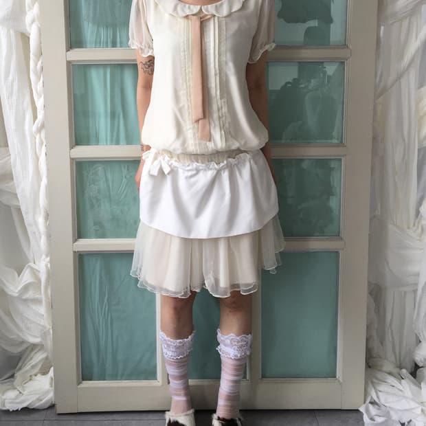 Lace pleats point tied blouse