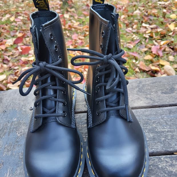 닥터마틴 8홀 1460모델 230사이즈 스무스 신품급