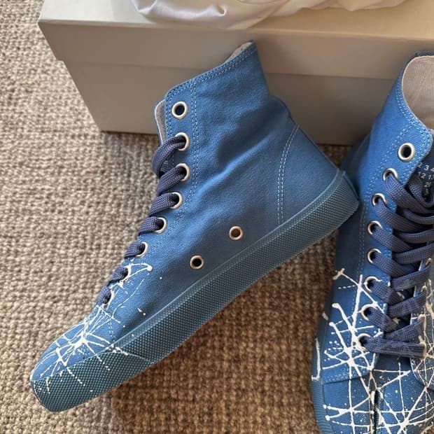 [41] 메종 마르지엘라 타비 페인팅 페인트 하이탑 스니커즈 블루