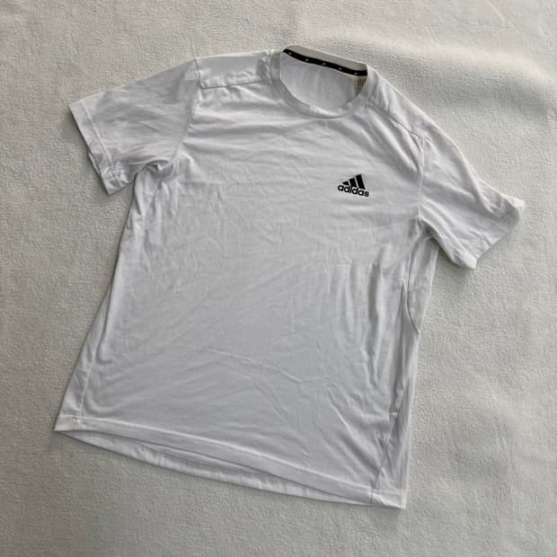 105 아디다스 스몰로고 반팔 티셔츠 0413T