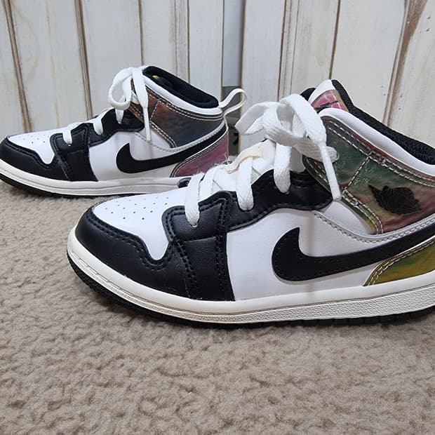 나이키 조던1 미드 SE 히트 리액티브 (D130