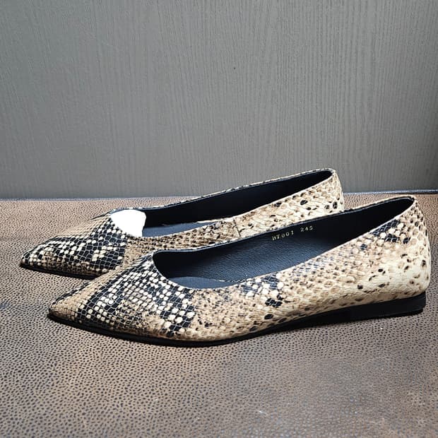  뱀피 패턴 플랫슈즈(245)새상품