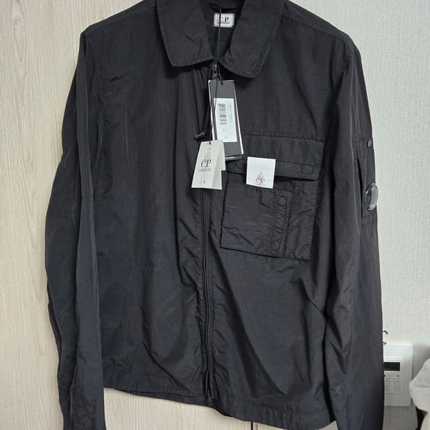 CP컴퍼니 새상품 플래트 나일론 오버셔츠 블랙 M 사이즈