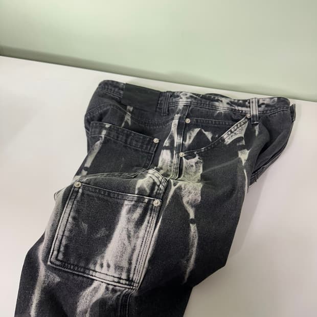 L 플레이버리즘 와이드핏 블랙워시드 블리치 데님팬츠 청바지