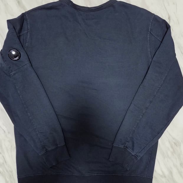 씨피컴퍼니 렌즈 맨투맨