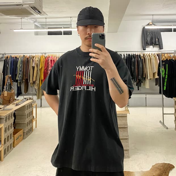 90's TOMMY HILFIGER T (single stitch)