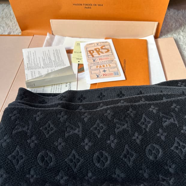 [풀구성, 새상품급] 루이비통 로고마니아 머플러 목도리 블랙