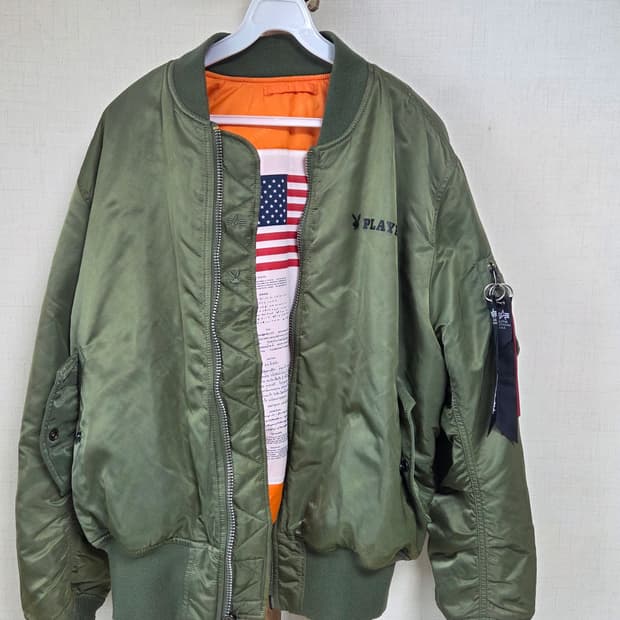 플레이보이 X 알파인더스트리 MA-1 자켓 카키