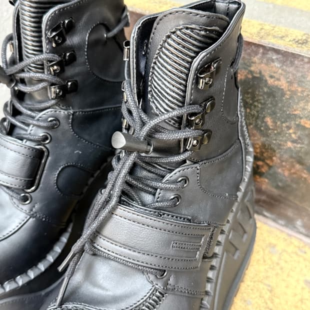 데모니아 스톰프 13 워커