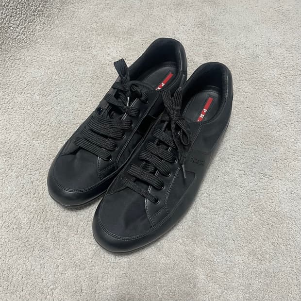 280) 프라다 스포츠 레더 사이드 메탈 로고 스니커즈 신발