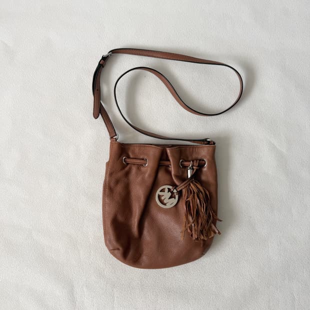 마이클코어스(MICHAEL KORS) 레더 크로스백