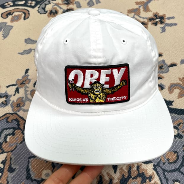 OBEY 오베이 자수패치 화이트 캠프캡 스냅백 볼캡