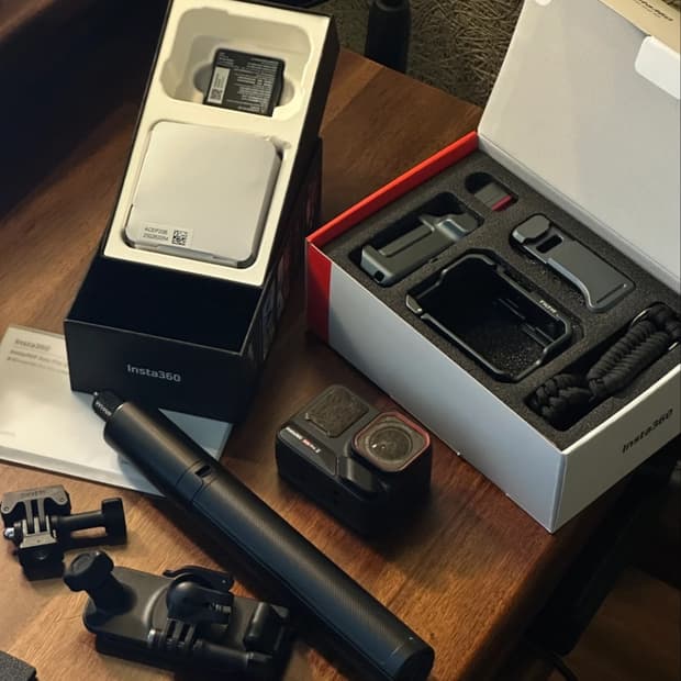 인스타360 Ace Pro 2 스냅샷키트 풀박+백팩클립+인비저블셀카봉