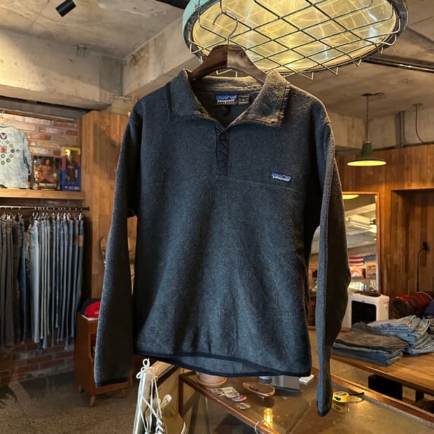 파타고니아 신칠라 플리스 풀오버 블랙