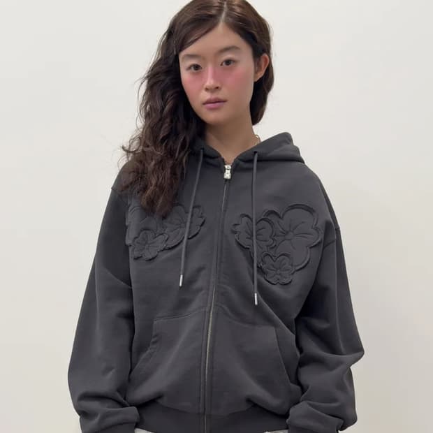 타입서비스 Flower Appliqué Zip Hoodie [차콜] 