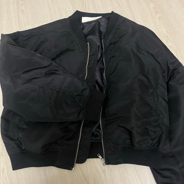 블랙 MA-1 봄버 크롭 자켓