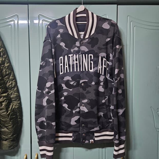 베이프 BAPE 흑계 카모 바시티 M 팝니다