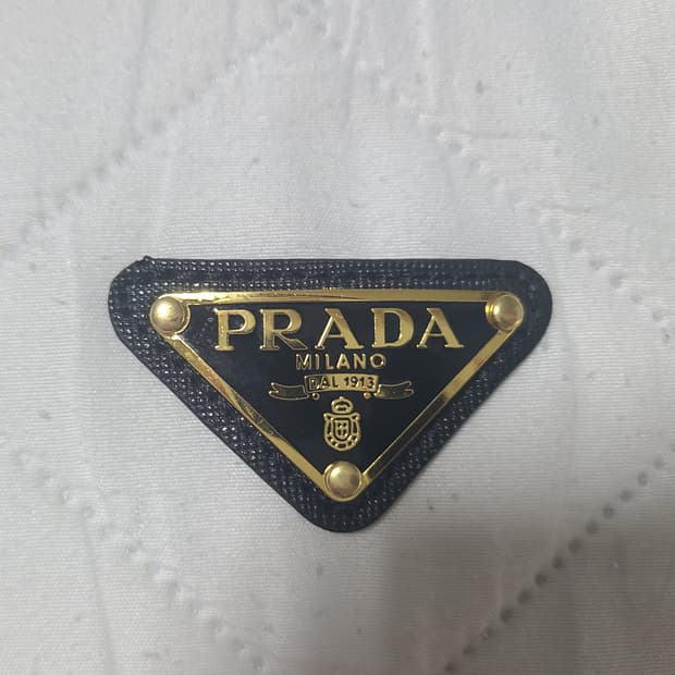 프라다 로고/ 엠블럼