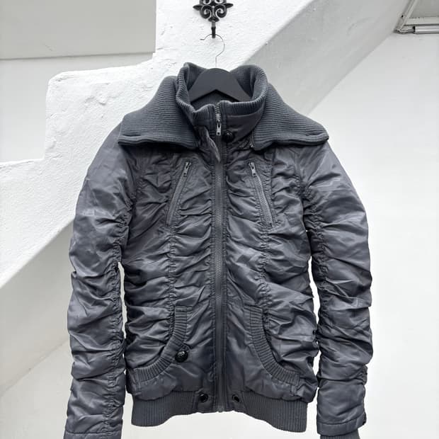 Gray shirring detail puffer  