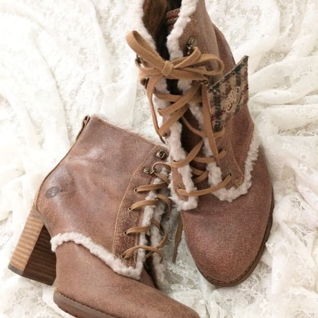 Vintage Timberland brown fur heels