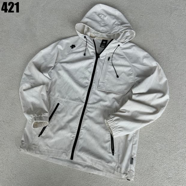 데상트 화이트 바람막이 