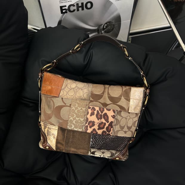 코치 칼리 멀티컬러 패치워크 숄더백