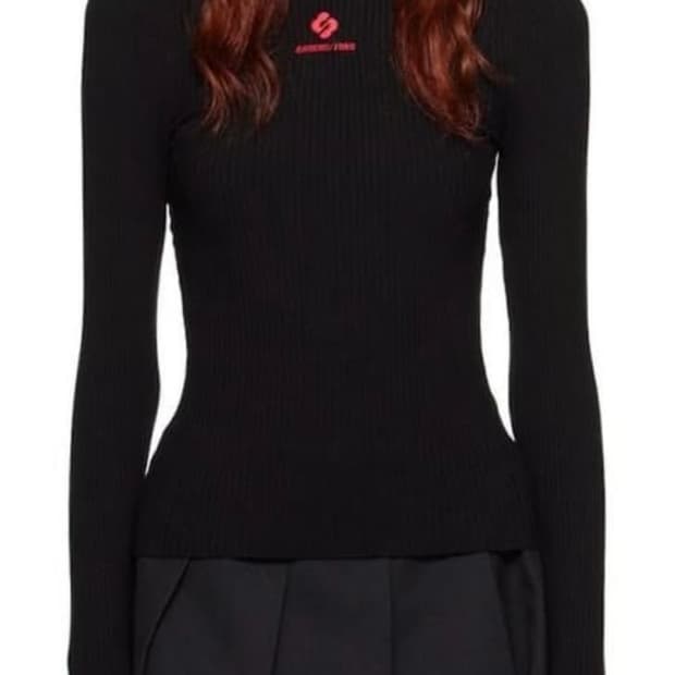 슈슈통 터틀넥 스웨터