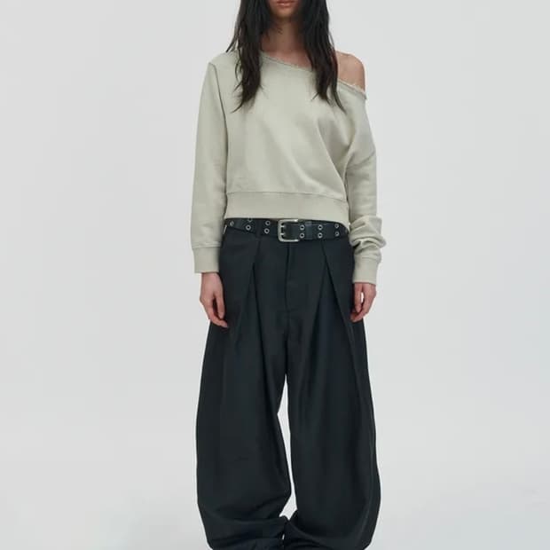스웨이드 SUNNY ONE SHOULDER CREWNECK [CREAM]
