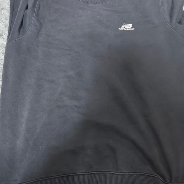 뉴발란스 블랙 맨투맨