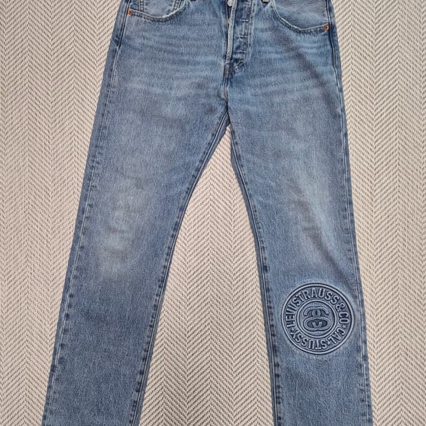 스투시 x 리바이스 엠보스드 501 진 (인디고)