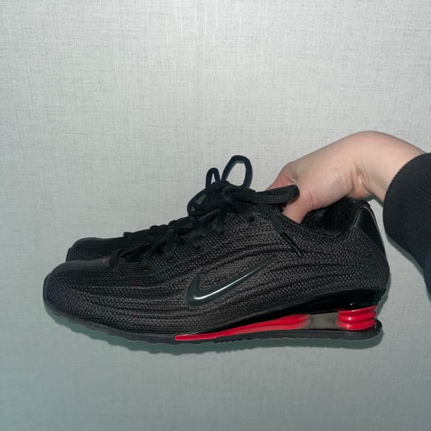 나이키 샥스 블랙 유니버시티 레드 블랙