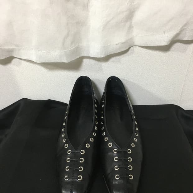 블랙 아일렛 레이스업 스퀘어토 레더 플랫슈즈 250