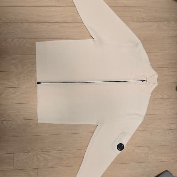 cp컴퍼니 아이보리 울니트집업 L사이즈