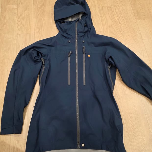 피엘라벤 베르그타겐 에코쉘 여성xs 팝니다