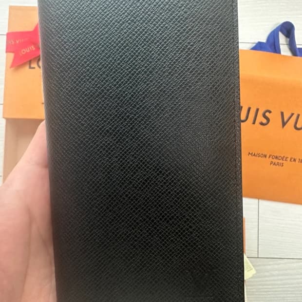 루이비통 타이가 장지갑