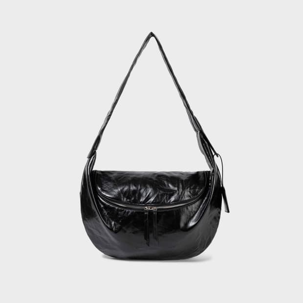 Low classic cocoon bag black