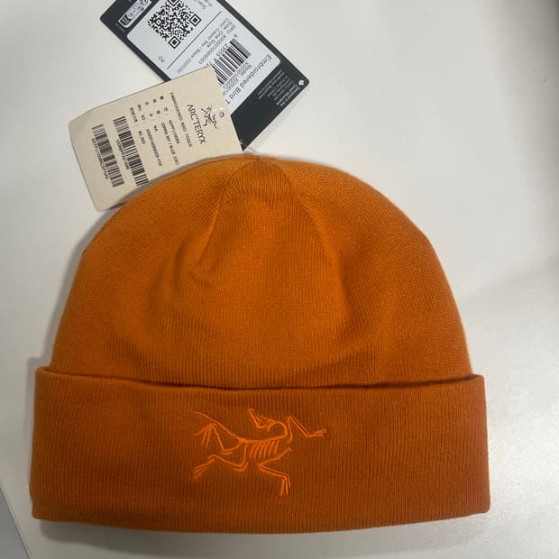 아크테릭스 / 엠브로이더드 버드 토크(비니) 오렌지 / F