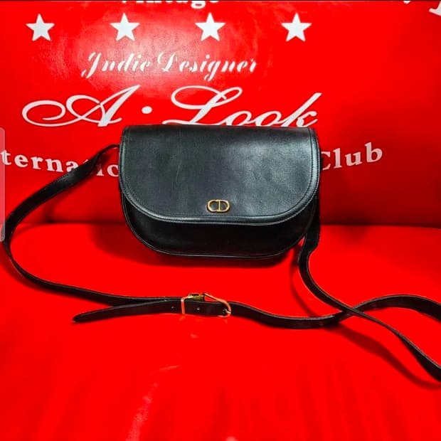 크리스찬 디올(Christian Dior) 빈티지 CD로고 반달 크로스백