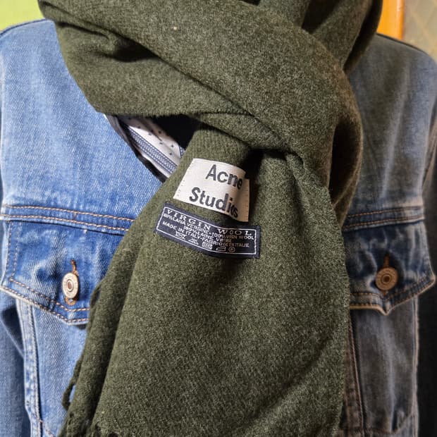 아크네스튜디오 버진울 구형탭 머플러