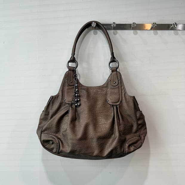 글로시 브라운 레더 숄더백