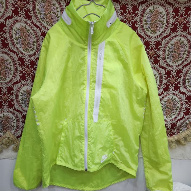 나이키 테크 에어로쉴드 모토 케이프

