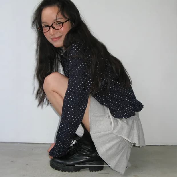 론론 dot ruffle long sleeve t shirt