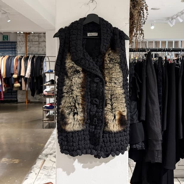 아담 존스 폭스 퍼 트리밍 울 니트 베스트