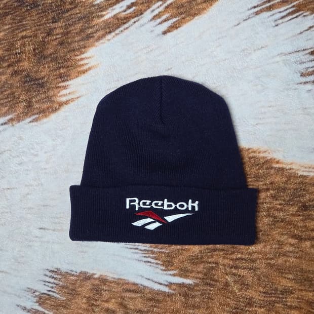 리복 네이비 자수로고 니트 비니